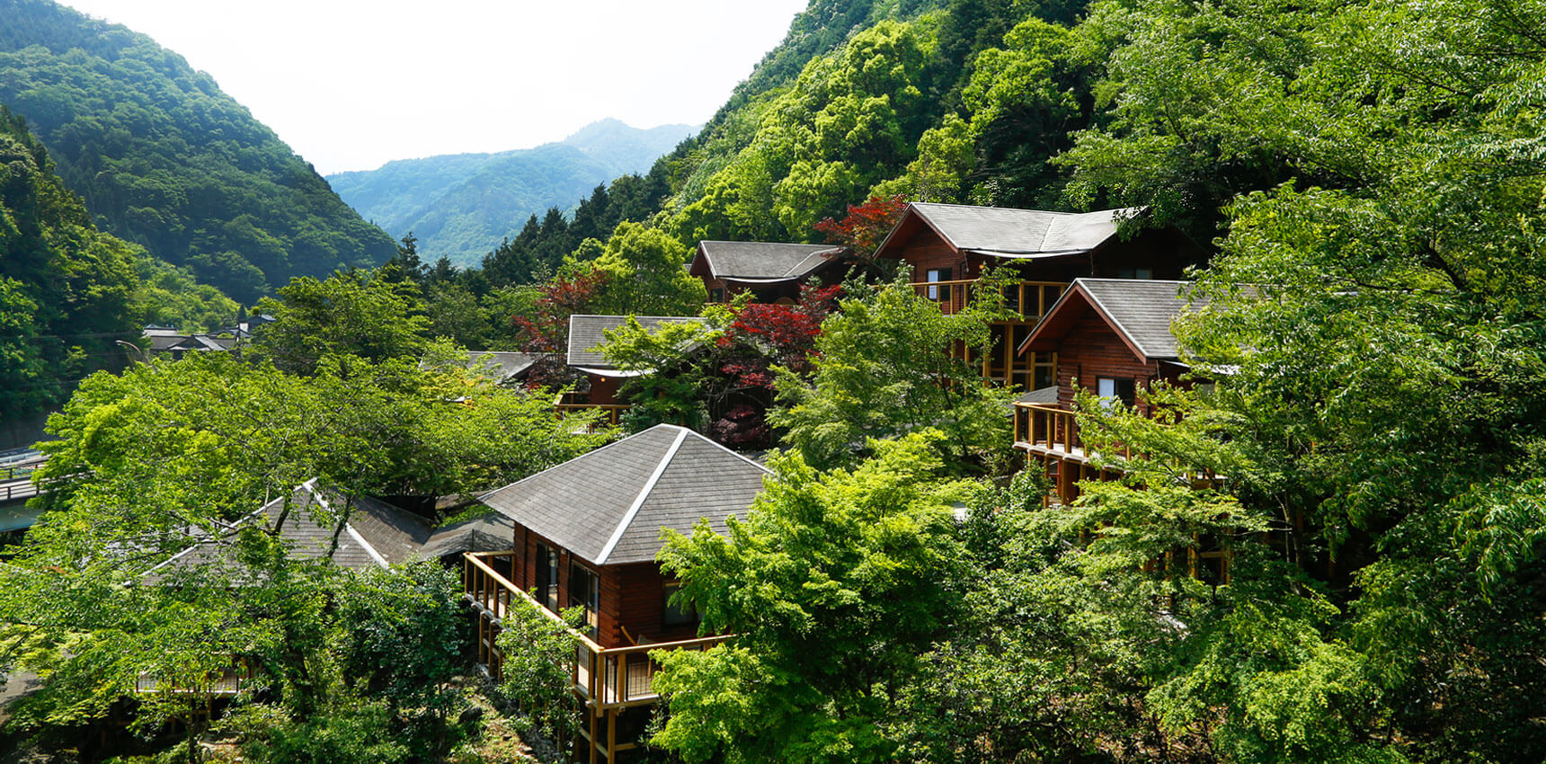 阿讃山脈の懐に抱かれた静謐なる自然に佇む里山の別荘